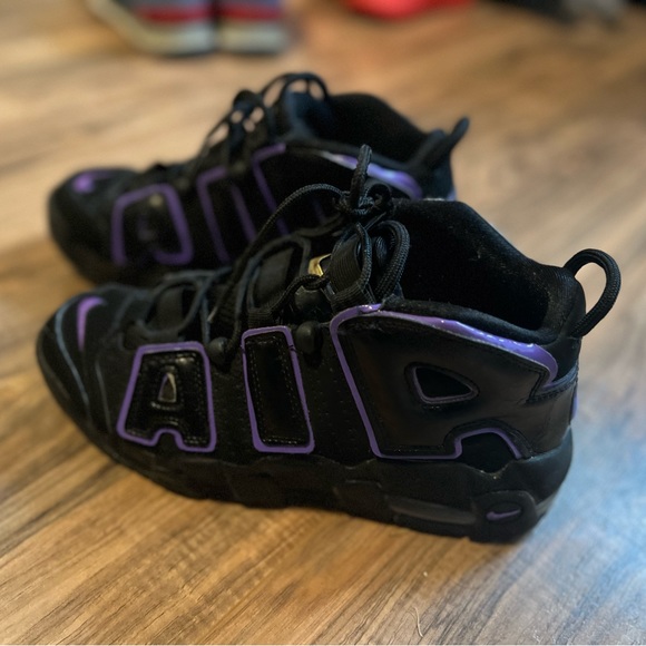 Nike Air More Uptempo '96 "Black/Action Grape
Size: 6.5Y Very GOOD Condition - Picture 4 of 5